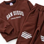 ست باکسی San Diego دورس دو نخ اعلا و شلوار جاگر سایز 2 تا 6 سال - تصویر 5
